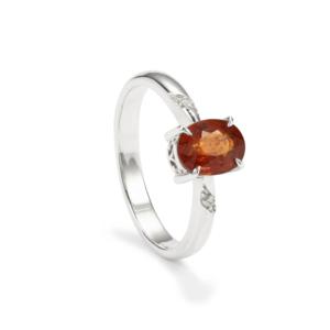 Bague en grenat spessartite 1,72 ct avec zircon blanc, argent sterling plaqué rhodium et accents en or jaune - Product Image 1