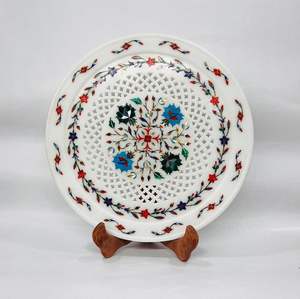 Plaque décorative incrustée de blanc de marbre de qualité supérieure Style de fleur Technique polie Design d'intérieur de maison Artisanat en pierre Fabriqué en Inde - Product Image 1