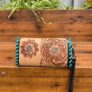 Funda de teléfono de embrague con billetera tallada a mano occidental con borde de color turquesa Elegante billetera de cuero occidental de múltiples usos - Product Image 4