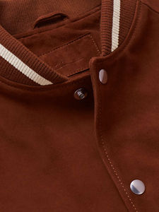 Chaqueta Universitaria de Hombre con Logotipo Personalizado, Estilo Moderno, Cierre de Botones, Bolsillos, Chaqueta Bomber de Béisbol Universitaria - Product Image 4