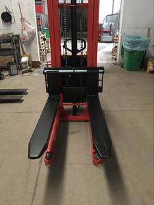 Customizable 1T <strong>1.5T</strong> 2T Semi Electric Pallet <strong>Stacker</strong> for Warehouse - Product Image 3