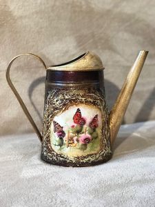 Arrosoir décoratif galvanisé avec des motifs floraux en émail brillant, un accessoire remarquable pour tout décor de jardin rustique - Product Image 4