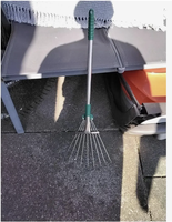 Jardin Aménagement paysager sol plat balayage des feuilles pelouse en acier inoxydable multi-dents télescopique outil agricole dents feuille tombée râteau à gazon