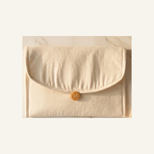 Pochette enveloppe multifonctionnelle en coton écologique et durable, avec rabat à bouton en bois, 300 GSM, 10x7 pouces, sac cadeau en tissu avec logo personnalisé imprimé - Product Image 1