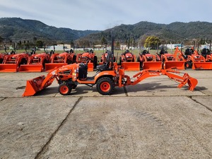 Tractor de Alta Potencia 2025 KUBOTA BX23SLSB-R14 4WD con Cargador y Retroexcavadora a Precios Accesibles - Product Image 4