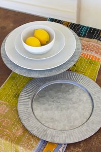 Plato de Presentación de Acero Inoxidable con Acabado Plateado, 100 Piezas, Ecológico, Duradero, para Bodas, Diseño de Mesa Sofisticado y Lujoso - Product Image 4