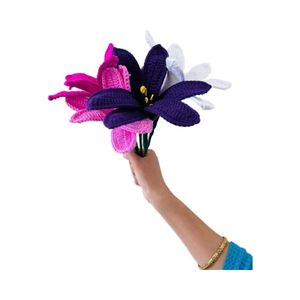 ดอกไม้โครเชต์ประดิษฐ์ขายส่ง ดอกลิลลี่โครเชต์ทำมือสำหรับช่อดอกไม้ ของตกแต่งบ้าน ของขวัญงานแต่งงาน งานครบรอบ โดยผู้ส่งสินค้าจากอินเดีย - Product Image 1