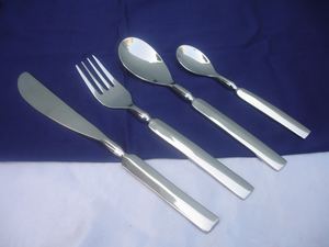 Ensemble de couverts Vantage Design avec finition argentée, ensemble de couverts élégants pour la maison et la cuisine, qualité supérieure, qualité premium - Product Image 3