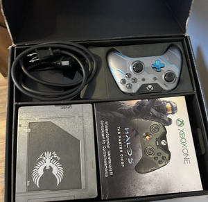 Consola de Videojuegos Microsoft One Halo 5 Guardians Edition 1TB - Product Image 1