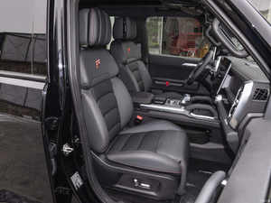 Véhicule hybride SUV compact d'occasion 2024 avec autonomie NEDC de 601-700 km, puissance moteur de 200-250 kW, énergie de la batterie de 50-70 kWh - Accidentement sans accident - Product Image 5