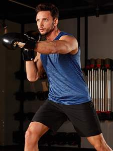 Camiseta sin mangas de poliéster para hombre, ajuste atlético con lados de corte profundo, tela elástica ligera, perfecta para entrenamientos de gimnasio, culturismo - Product Image 5