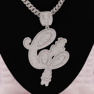 Pendentif personnalisé pour homme, style hip-hop, en argent, avec diamants Moissanite VVS et logo glacé, passe le testeur de diamants - Product Image 1