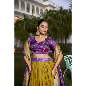 ชุด lehenga choli ลายแบบดั้งเดิมของ Navratri ชุด Garba แบบกำหนดเองสำหรับผู้หญิงสำหรับงานปาร์ตี้และงานแต่งงาน - Product Image 1