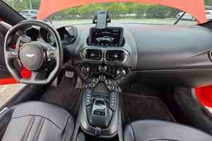 Sedán 2024 de 7 Velocidades Manual/Automático, Usado, Gasolina/Eléctrico, Neumáticos R20, Asientos de Cuero, Volante a la Izquierda, Trasero - Product Image 2