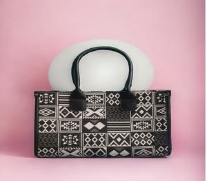 Sacs fourre-tout Jacquard de couleur noir et blanc personnalisés tissu tricoté en chaîne fabriqué en Inde pour ordinateur portable et shopping teint en fil - Product Image 1