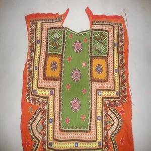 Blusa Étnica Baloch Vintage Tribal Banjara de Algodón con Manga Corta, Bordado, Espejo y Apliques, Última Moda Tradicional Musulmana - Product Image 2