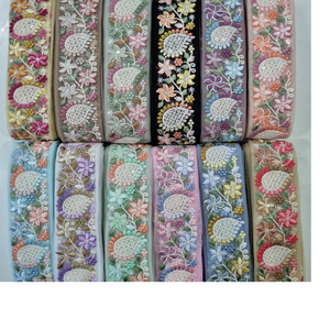 Rubans et dentelles brodés à la machine sur mesure dans divers motifs et dans quatre couleurs pastel claires pour robes de mariée - Product Image 2