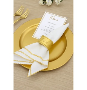 Plaque de chargeur en métal de couleur or avec un rond de serviette assorti gratuit, apportant une élégance audacieuse à votre vaisselle et vos ustensiles de cuisine - Product Image 3