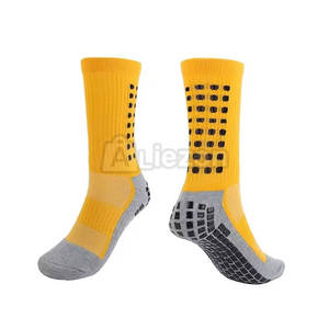 Chaussettes de sport fabriquées en usine Chaussettes de sport personnalisées Chaussettes de sport en coton pour hommes - Product Image 4