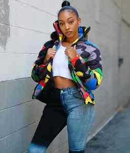 เสื้อพัฟเฟอร์ผู้หญิง เสื้อผ้าแบบครอป เสื้อพัฟเฟอร์สั่งทำ OEM สไตล์ใหม่ล่าสุด เสื้อแจ็คเก็ตยีนส์ผู้หญิง แขนยาว - Product Image 4