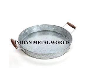 Bandeja de servicio decorativa con asas de diseñador Bandeja de comida de aluminio de gran tamaño de calidad de lujo de Indian Metal World - Product Image 3