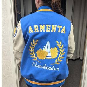 Veste bleue de luxe personnalisée Varsity Crop Jacket pour hommes femmes Stand noms brodés Chenille conçu individuellement vêtements de collège - Product Image 2