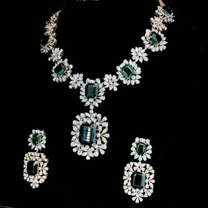 Ensemble de bijoux en diamant de luxe Emerald & EF VVS méticuleusement fabriqué à la main en Inde, idéal pour la mariée et la vente au détail haut de gamme exclusive - Product Image 6