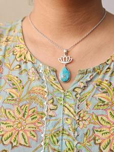 Pendentif Lotus avec Mohave Blue Turquoise Pendentif en argent 925 Pendentif en argent Cadeau pour Noël - Product Image 4