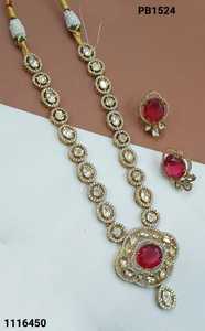 Conjunto de pendientes de collar de perlas de Gargantilla Kundan de tono dorado tradicional y de moda de lujo indio con Mangtikka para mujeres y niñas - Product Image 2