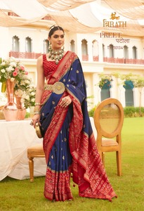 El último diseñador Patola imprimió el diseñador Fancy Saree por Fab Zone - Product Image 3