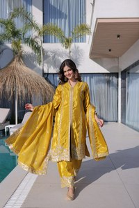 Salwar Kameez Traditionnel pour Mariée en Tissu de Soie Georgette Multicolore Brodé Spécial Fête de Mariage / Sangeet / Haldi Taille M XXL - Product Image 4