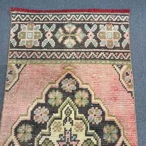 พรมวินเทจ ขนาด 1.7x10.9 ฟุต สีแดงเขียวลายทาง พรมขนสัตว์ตุรกี - Product Image 3