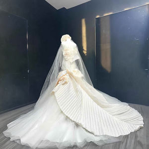 Robe de mariée sirène moderne et élégante NT92 avec col bateau, volants, fleurs 3D, traîne chapelle longue, dentelle et cristaux - Product Image 3