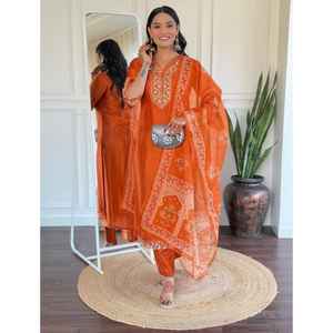 Lancement de nouveaux ensembles Salwar Kameez festifs avec Dupatta et pantalon en tissu Faux Georgette, doublure intérieure confortable et réversible, idéal pour les fêtes. - Product Image 1