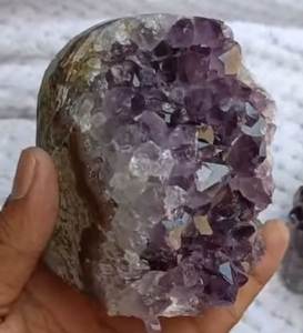 Améthyste Naturelle Purple Geode Cluster Spécimen Home Decoration Gemstone from India Lots Available in Stock - Product Image 1