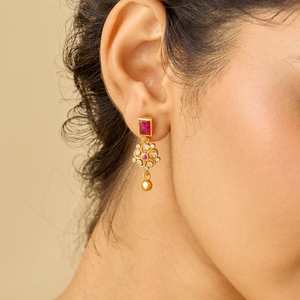 ต่างหูแต่งงานคริสเตียน ต่างหูทรงดอกไม้ชุบทองประดับมรกตและไข่มุก - Product Image 3