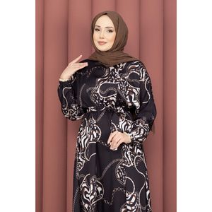 Vestido Hijab con Cinturón de Cadena Satinada, Cintura Imperio, Color Negro - Product Image 2