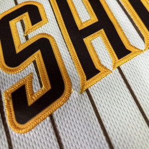 Camiseta de Béisbol Deportiva de Corte Moderno con Botones, Diseño de Color Personalizado, Impresión por Sublimación, Ropa de Equipo Duradera - Product Image 3