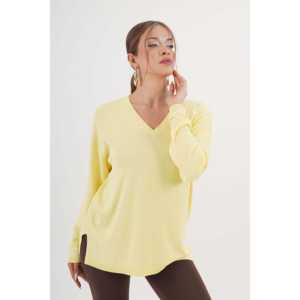 Pull tricoté jaune décontracté à col en V et fente latérale, vente en gros - Product Image 5