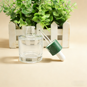 Flacone Contagocce in Vetro Trasparente da 30ml con Tappo Verde, Bottiglia Vuota per Cosmetici, Oli Essenziali, Profumi e Prodotti per la Cura della Pelle - Product Image 2