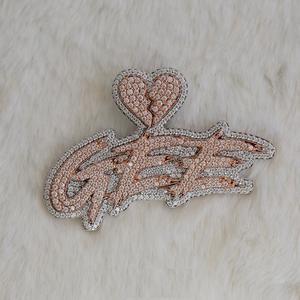 Colgante de paso de diamante de oro rosa y moissanita VVS hecho a medida con abalorio de bola de probador de letras iniciales - Product Image 1