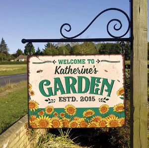 Bienvenido a Katherine's Garden Estd. Letrero de metal de girasol personalizado 2015, decoración colgante al aire libre. Disponible a precios mayoristas - Product Image 1