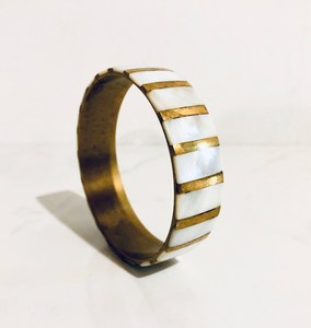 Brazalete Clásico de Latón con Madreperla, Brazalete de Resina Transparente de Buena Calidad, Color Personalizado, Diseño Geométrico, Moda para Mujer - Product Image 1