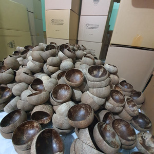 กะลามะพร้าวธรรมชาติชามและช้อนชุดในกล่องของขวัญที่มีโลโก้ที่กำหนดเองจาก ECO2GO เวียดนาม - Product Image 6