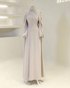 Robe longue de soirée vintage en satin à col montant, coupe trapèze, avec jupe ample, motif perles et cristaux, style écologique pour fêtes - Product Image 2