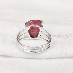 Joyería de piedra en bruto Anillo de mujer Piedra preciosa de rubí natural Piedra natal de Julio 3 Banda Lisa Joyería de Navidad Anillo de plata esterlina 925 - Product Image 5