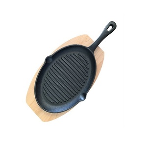 Plato de Hierro Fundido para Sizzling con Base de Madera, Compatible con Cocina de Inducción, 20 cm de Diámetro, Forma y Logotipo Personalizables para Uso Doméstico y en Restaurantes - Product Image 5