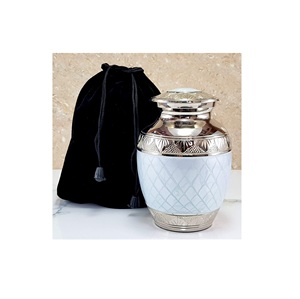 Urne en cendres en métal de bonne qualité pour urne funéraire souvenir de cendres humaines en urnes funéraires en métal conçues en Inde - Product Image 3