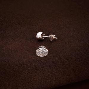Pendientes de Diamantes Cultivados en Laboratorio con Corte Ovalado de Tendencia, con Engaste de Oro Blanco de 14k, Diamantes Certificados por IGI a Bajo Precio - Product Image 2