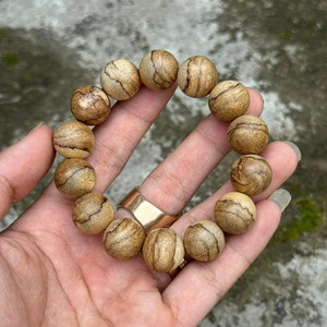 Agilawood Bracelet en bois d'agar de haute qualité Best Seller Perles en bois fabriquées au Vietnam Prix de gros - Product Image 4